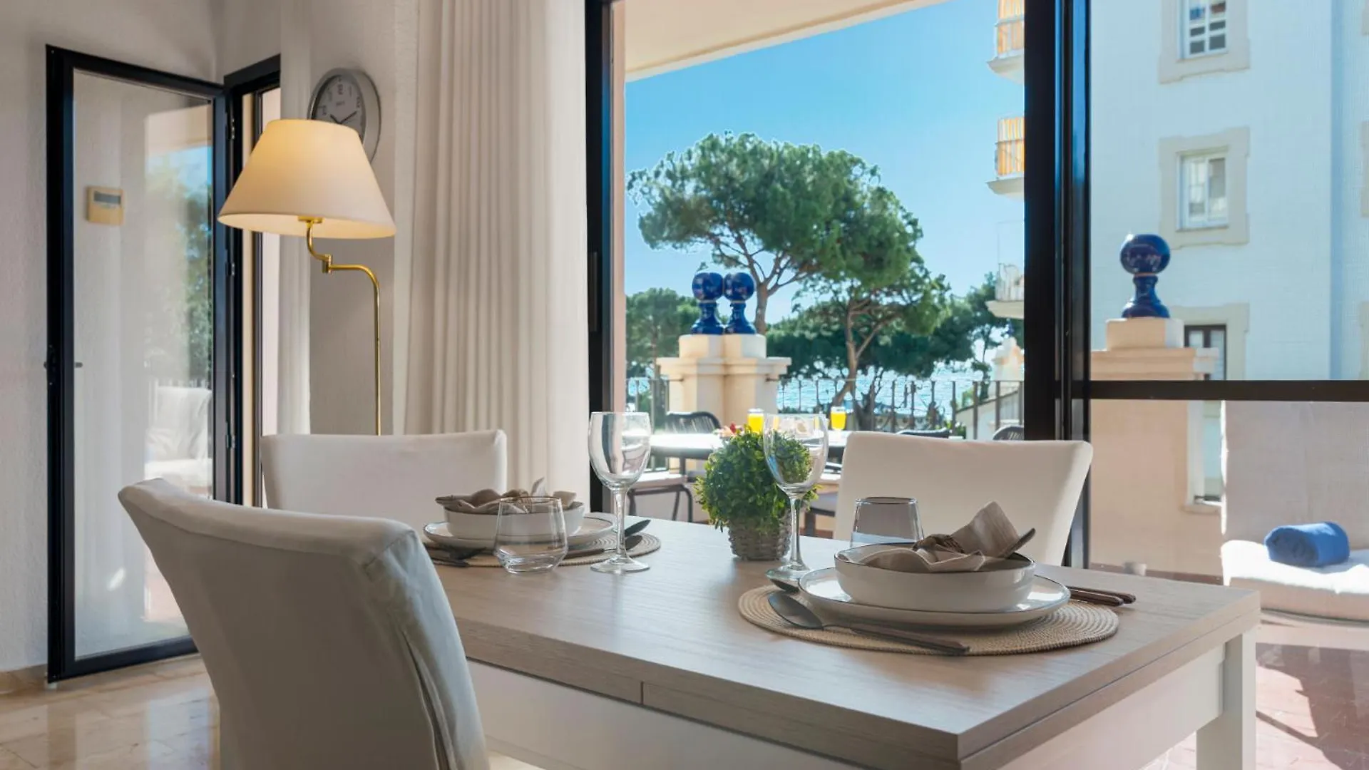 1 Bedroom Apartment In Andalucia Del Mar - Puerto Banus Marbella