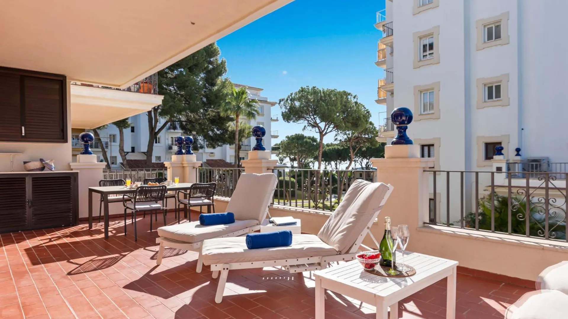 1 Bedroom Apartment In Andalucia Del Mar - Puerto Banus Marbella