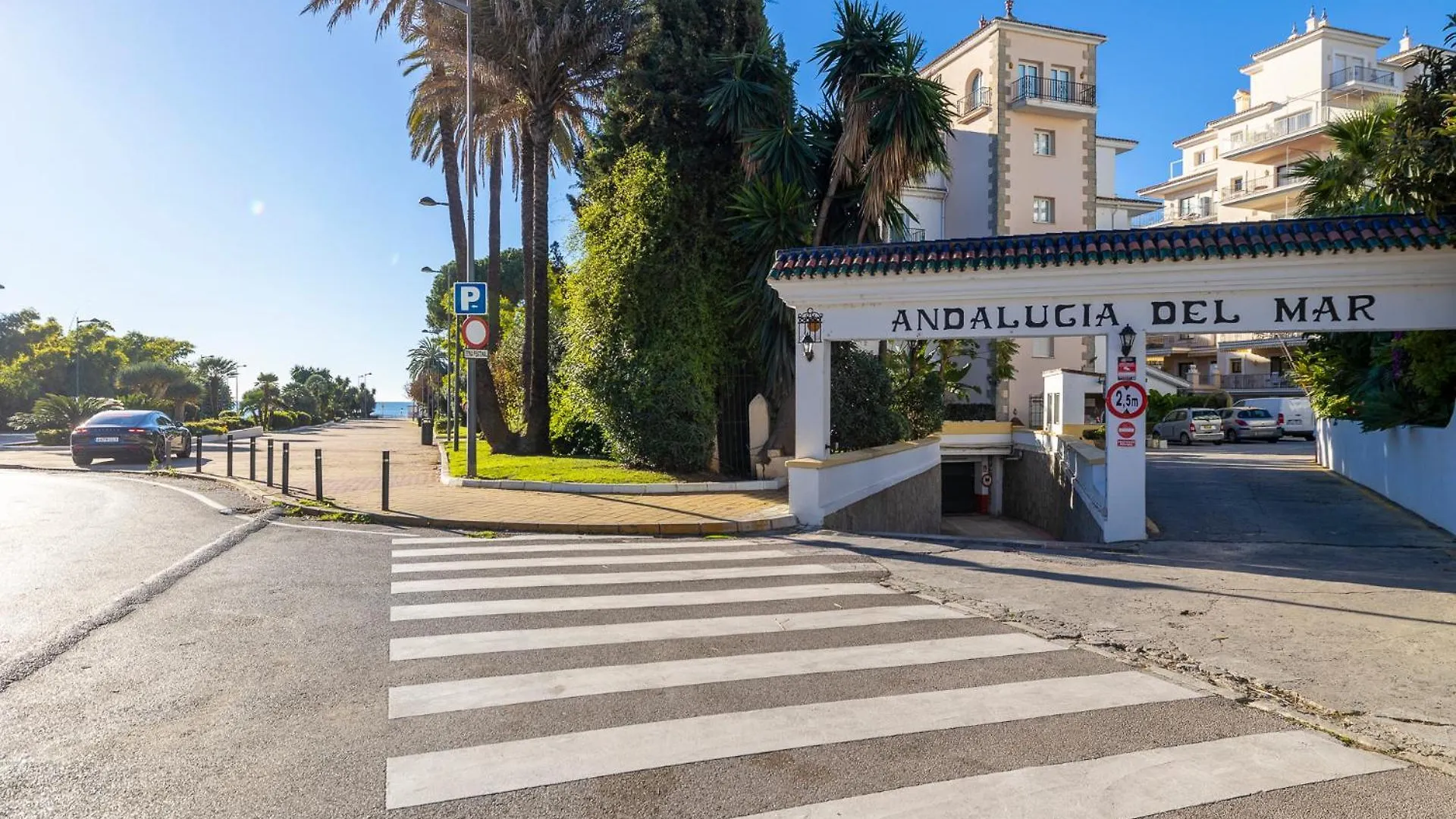 1 Bedroom Apartment In Andalucia Del Mar - Puerto Banus Marbella