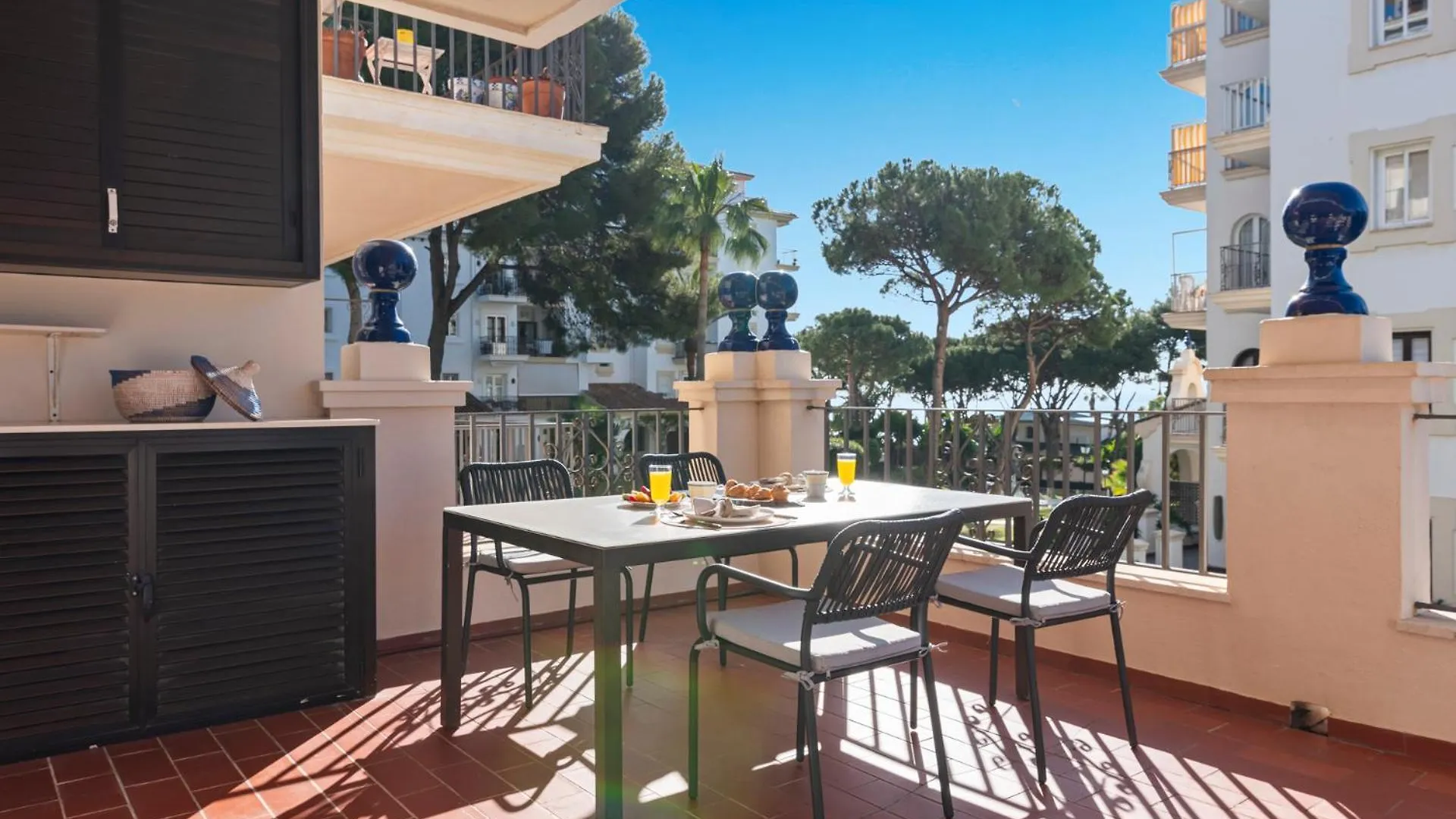 1 Bedroom Apartment In Andalucia Del Mar - Puerto Banus Marbella