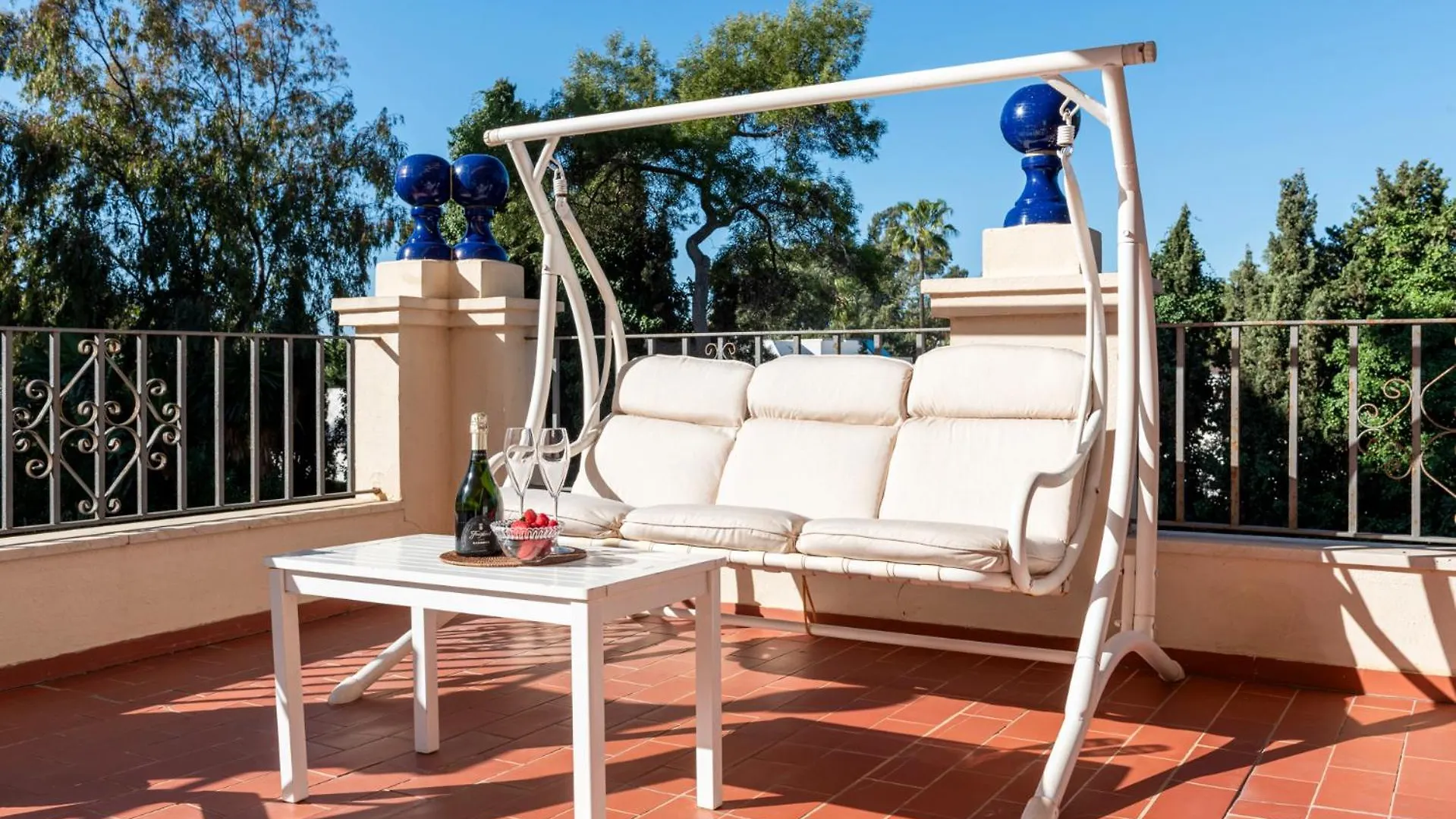 1 Bedroom Apartment In Andalucia Del Mar - Puerto Banus Marbella