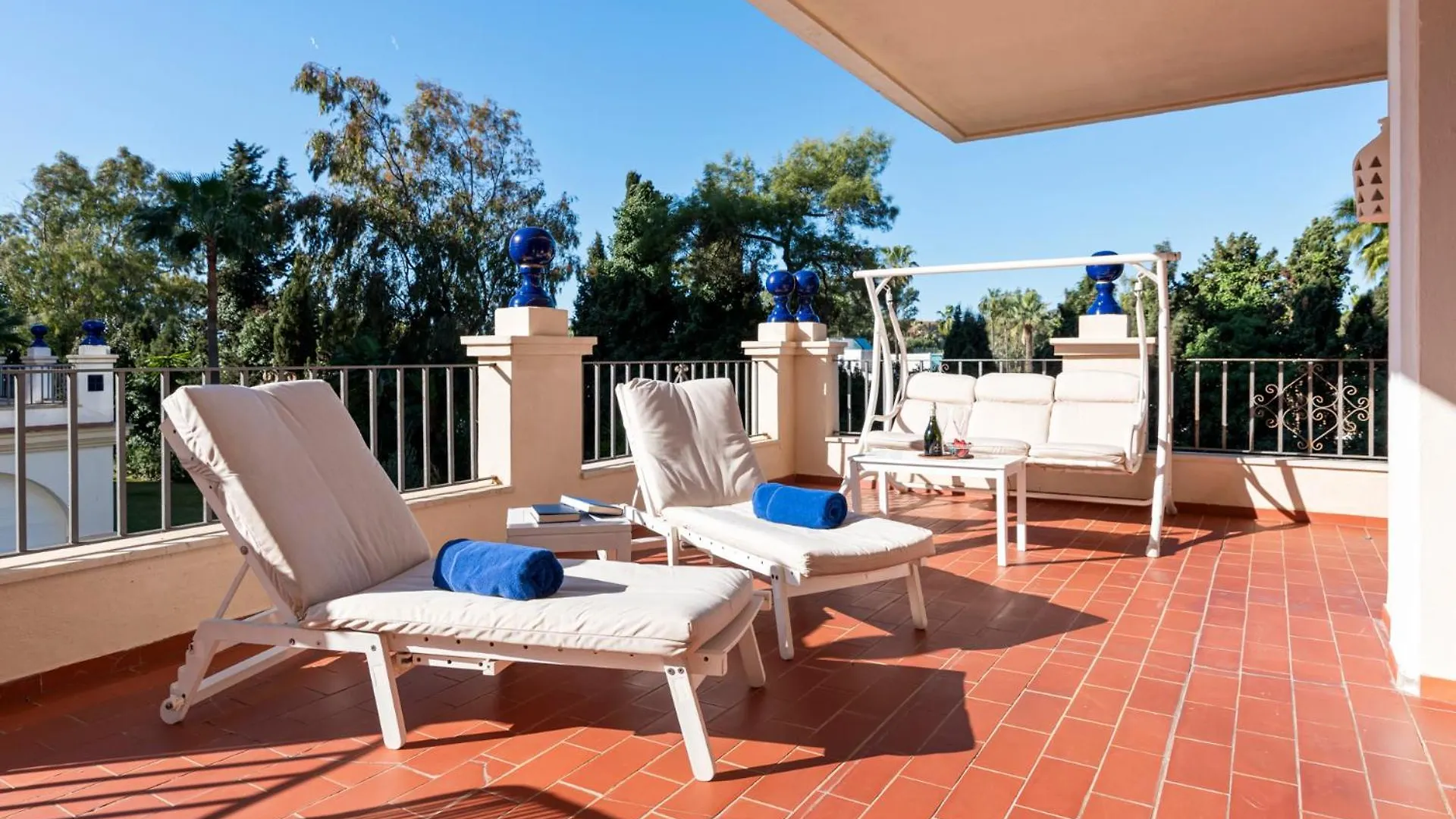 1 Bedroom Apartment In Andalucia Del Mar - Puerto Banus Marbella