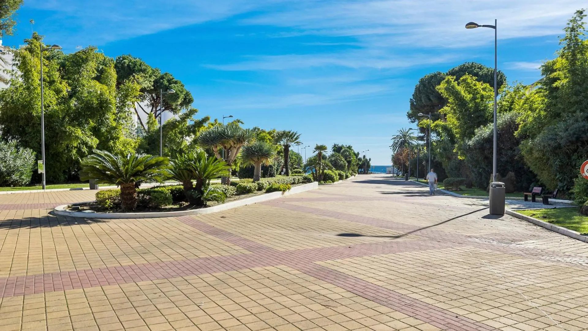 1 Bedroom Apartment In Andalucia Del Mar - Puerto Banus Marbella